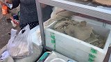 大彭家下饭菜一荤一素，爆炒羊杂，鸡蛋炒柿子是老妈最爱