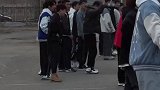 一个人影响周围所有人，跳的真带劲呐