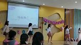 幼儿园举办联谊会，来的都是爸爸，这一幕的画面过于真实！
