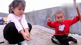 宝宝懒惰，姐姐很忙，还要帮弟弟做事