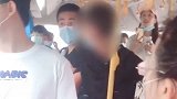 湖北黄冈：大姐公交车上被偷，警察学校小伙不惧威胁出手了