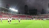 国足22人冒雨训练 张琳芃因发烧缺席