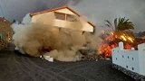 西班牙：像推倒积木一样，视频记录小屋被熔岩袭倒瞬间