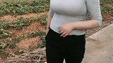 农家简单质朴的衣服，依旧掩饰不住好身材
