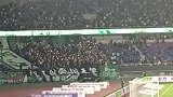 比赛第9分钟浙江球迷亮起闪光灯 悼念去年离世的布彭扎