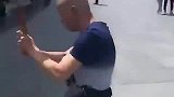 大爷这是什么操作？