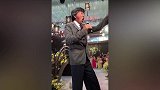 71岁港星林子祥参加商演献唱，表情狰狞十分吃力，网友唱不动了