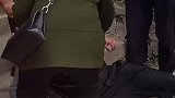 儿子跳河获救后母亲打了三巴掌，打在身上疼在心里