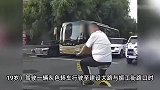 19岁男子驾车多次撞人，称“没人治你，00后治你”，警方通报