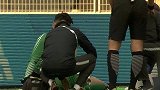 大连快马反越位得手怒射偏出 孙启斌英勇出击力保球门不失