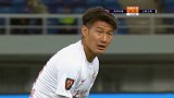 雷鸟带球进行快速反击 于海战术犯规放铲被判黄牌