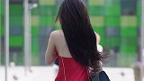 网红小姐姐来一次青岛，到底带了多少件衣服？