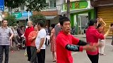 我敢说百分之九十的广场舞大妈没得他跳的有灵魂