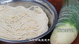 1斤面条配1个萝卜，居然这么好吃，揭锅那一刻口水快要流出来了