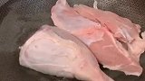 酱牛肉的汤可别扔喽，煮面条的时候来两勺，会有惊喜哦