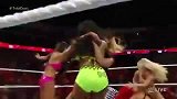 WWE-14年-RAW第1110期：女子团队赛六人擂台群劈大战-花絮