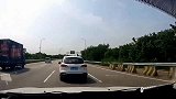 你替我去那边，我替你去这边