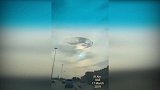 UFO降临阿联酋上空神秘天空之洞，似外星飞船入侵