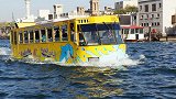 第一次乘坐迪拜公交车，结果突然开到水里去