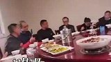 孙卓回老家认亲，祖孙三代吃上迟到年的团圆饭