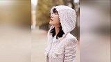 10年前演《蜗居》她声名大噪，今穿粉色外套＋紧身裙，少女极了