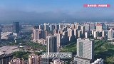 陕西一男子边骑电动车边让理发师剪发，交警：罚500元，记9分