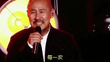 腾格尔翻唱《隐形的翅膀》魔性的节奏，笑翻全场