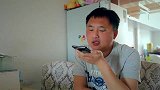 美女假扮银行人员诈骗，遇奇葩大哥反套路，把美女气够呛