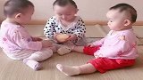 三胞胎真是塑料兄妹情，下一幕，妈妈看了都快崩溃了