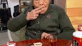 102岁老奶奶日常，各种生活习惯惊呆网友，看着像八十岁