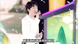 网红唱歌翻车现场某网红在网上唱歌甜蜜，可是现场唱歌气息不足