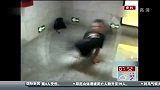 综合-14年-张尚武卖艺“转战”上海地铁 体操冠军乞讨引热议-新闻