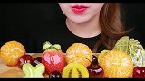 各种水灵灵的水果裹上冰糖外壳，不仅颜值高，口感也更棒了呀