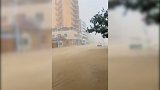 街道变“河流”！特大暴雨来袭 广东台山出现“水浸街”