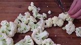 这才是干锅花菜的正确做法，太香了，比吃肉还解馋，下酒又下饭
