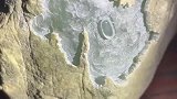 第一次见到这么独特的开窗方式，故意留下一颗精品玉石