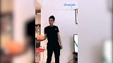 篮球-18年-影帝级别！林书豪搞怪模仿电视上弟弟的表情和动作-专题