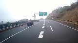 奔驰我是路霸我怕谁，要不是拍下谁信