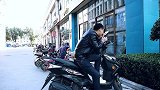 爆笑喜剧：美女下班回家，被一小伙拦截，原因太奇葩了
