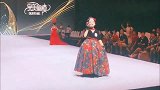 5岁童模参加国际走秀，当裙子被掀起的那一刻，全场沸腾