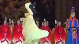 中国歌舞歌剧院首席舞者，这段舞蹈被称为最美谢幕舞蹈