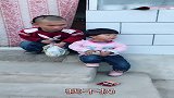 袖珍小伙让闺女去倒垃圾，接下来闺女的回答让人出乎意料