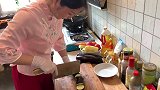雪儿用茄子做好吃的，不炸不炒夹入肉馅，婆婆说营养又美味