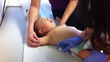 宝宝是真心害怕不敢打针！这样被按住太惨了，求宝宝心理阴影面积