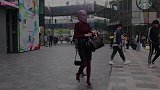 戴面具的小姐姐身材好到爆，你们期待摘下面具吗？