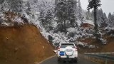 山下秋意浓浓、山上雪花飘飘