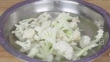 这才是花菜最香的做法，学会这个小技巧，清脆爽口，比吃肉还过瘾