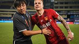 谢峰：我很喜欢跟球员沟通 平时也观察球员的性格