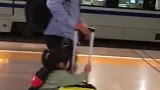 只有在爸爸面前，女儿才是真正的小公主！