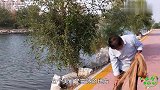 新立河涨水了，农村小伙来撒网，打三网试试手气